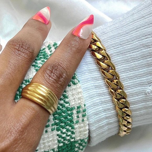 Chunky 18K Gold Statement Ring - Picture 6 of 14